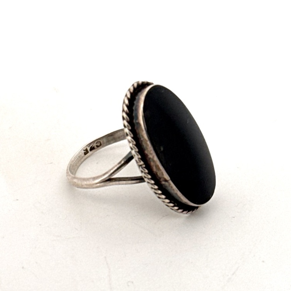 Made in Mexico 925 Sterling silver and Onyx Size 7.5 Ring 4.2g
